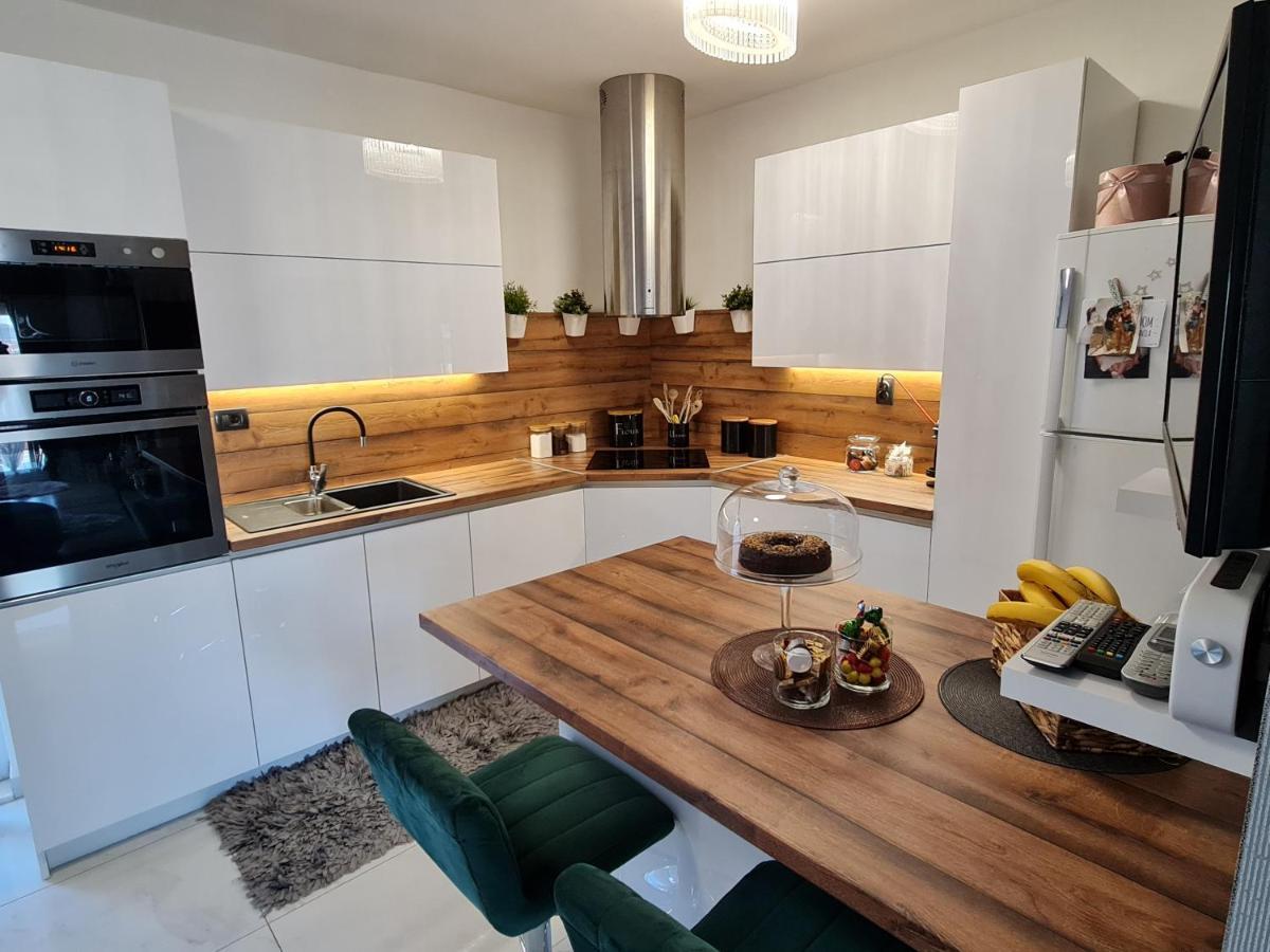 Luxury Apartments Mia โปดสตรานา ภายนอก รูปภาพ