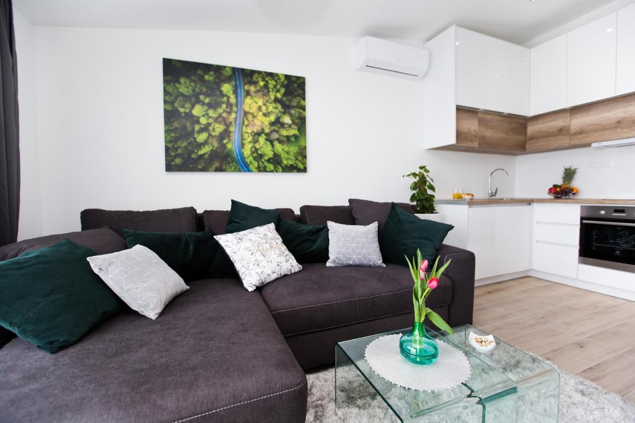 Luxury Apartments Mia โปดสตรานา ภายนอก รูปภาพ