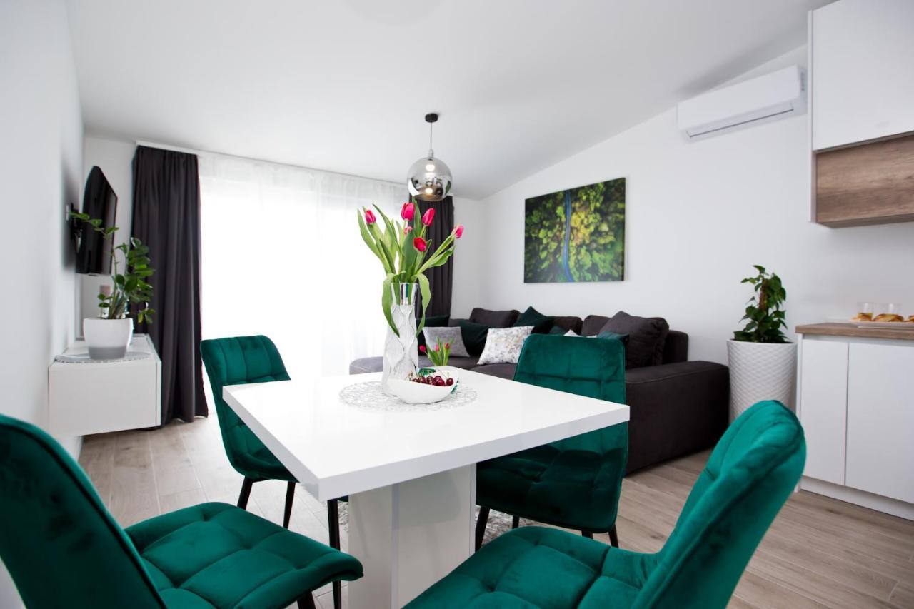 Luxury Apartments Mia โปดสตรานา ภายนอก รูปภาพ